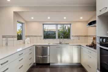 75a Thirteenth Avenue, Avenues