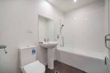 6/8 South St, Newton