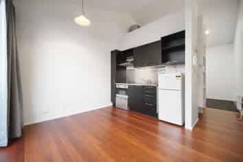 6/8 South St, Newton