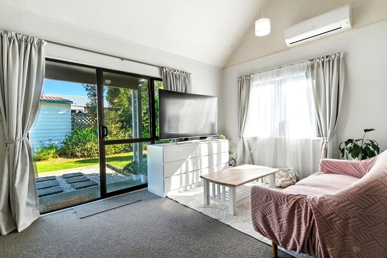 At Home on Sylvania Drive - Mehr