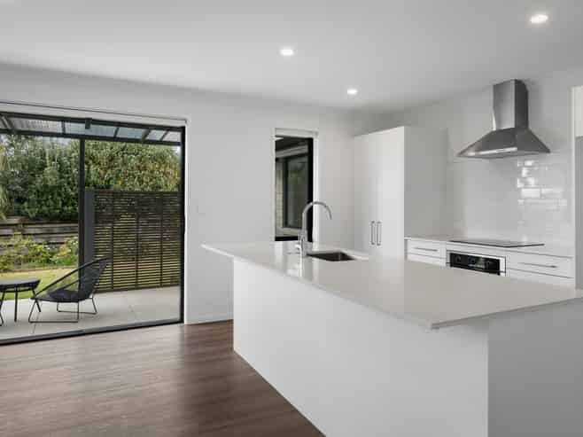 2/10D Clive Road, Katikati