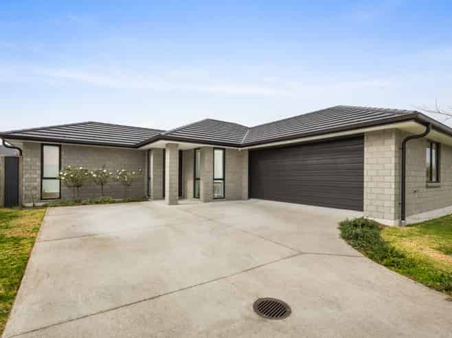 2/10D Clive Road, Katikati