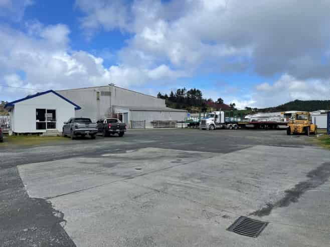 Central and secure yard with office facilities