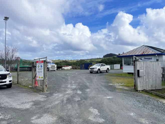 Central and secure yard with office facilities