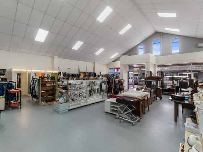 Large retail Cambridge CBD