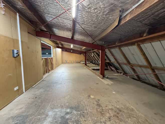 Well-Presented 516sqm Industrial Unit 