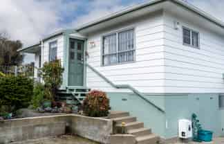 18B Ridgeway Place, Glenview