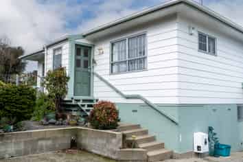 18B Ridgeway Place, Glenview