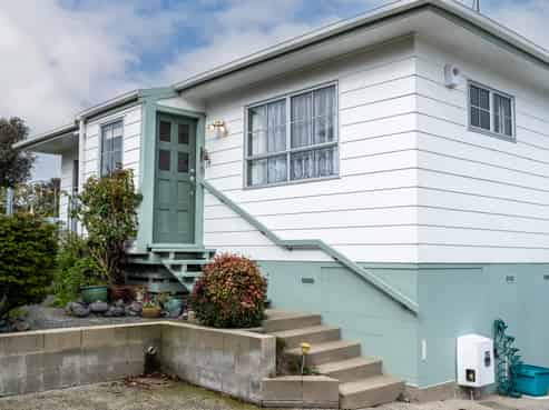 18B Ridgeway Place, Glenview