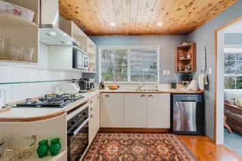 18B Ridgeway Place, Glenview