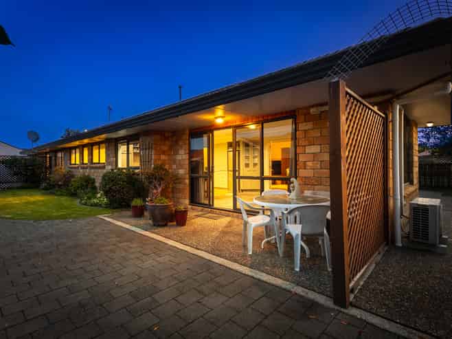 77 Guildford Drive, Paraparaumu