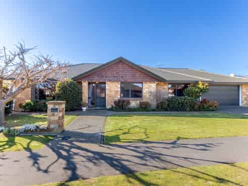 77 Guildford Drive, Paraparaumu
