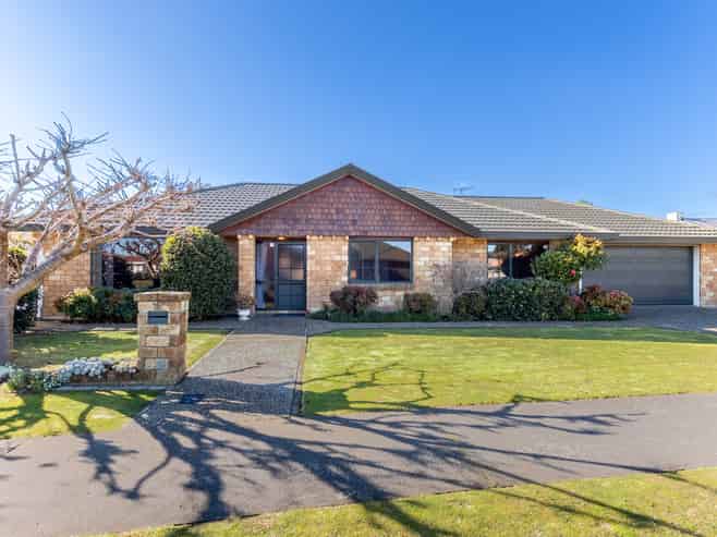 77 Guildford Drive, Paraparaumu