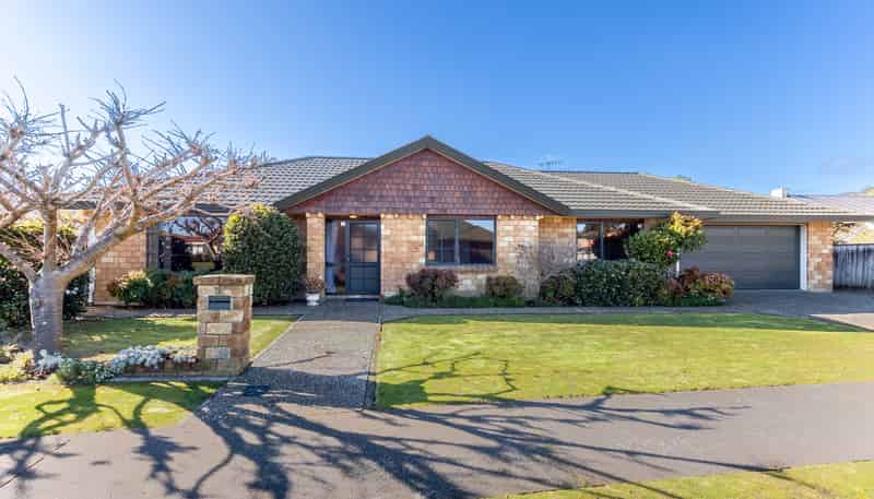 77 Guildford Drive, Paraparaumu
