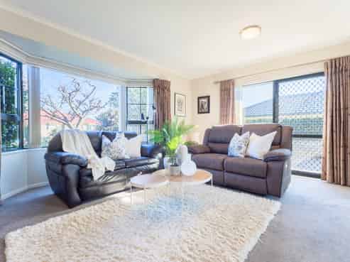77 Guildford Drive, Paraparaumu
