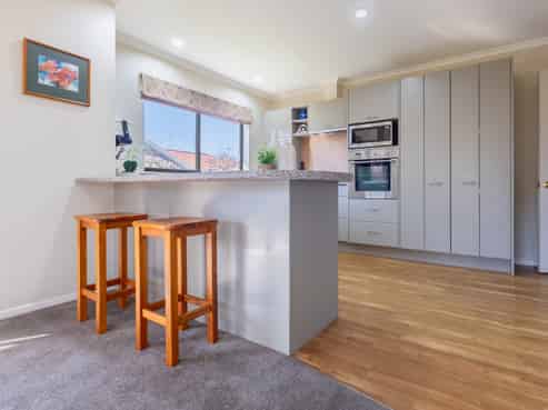 77 Guildford Drive, Paraparaumu