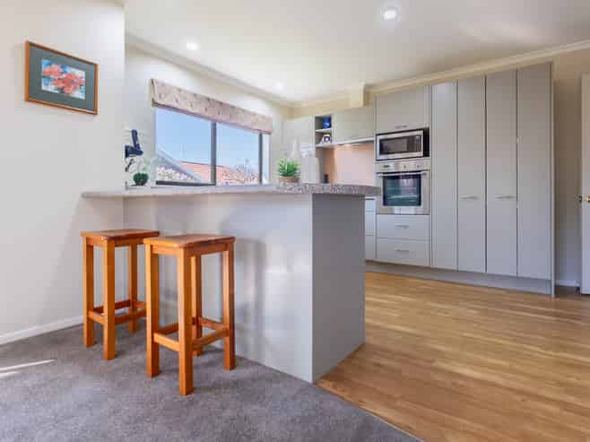 77 Guildford Drive, Paraparaumu