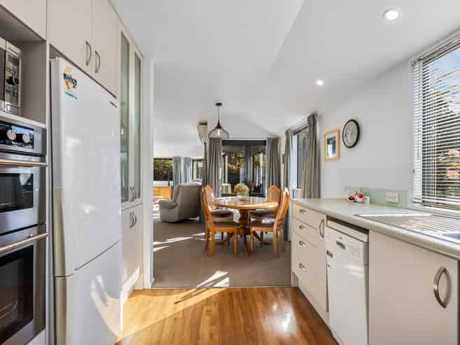 6B St Leonards Square, Sumner