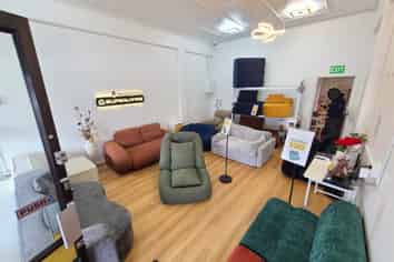 REFURBISHED 45M² RETAIL SHOP
