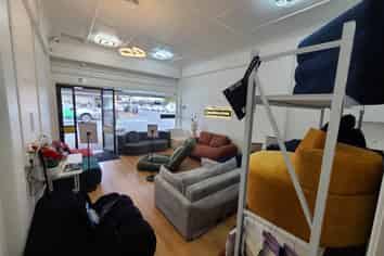 REFURBISHED 45M² RETAIL SHOP
