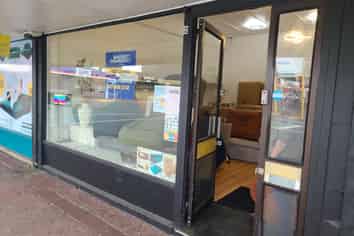 REFURBISHED 45M² RETAIL SHOP
