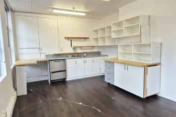 Well-Located Office Opposite Thorndon New World