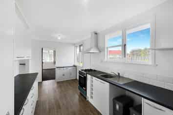 14 Belfast Place, Roslyn
