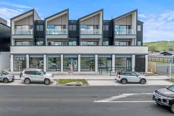 SIX INDIVIDUAL RETAIL UNITS FOR SALE IN RIVERHEAD