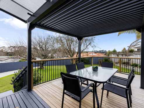 43 Lansdowne Crescent, Glenview