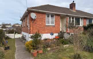 30 Grants Road, Marchwiel