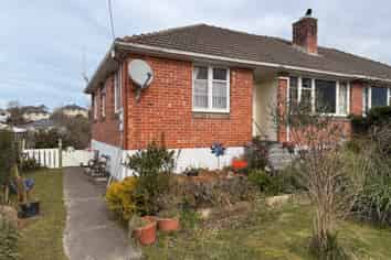30 Grants Road, Marchwiel