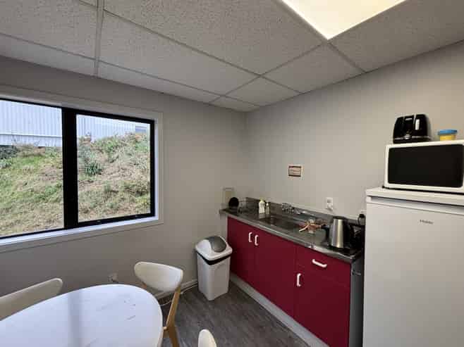 Smart First-Floor Office in Ngauranga