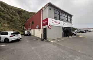 Smart First-Floor Office in Ngauranga