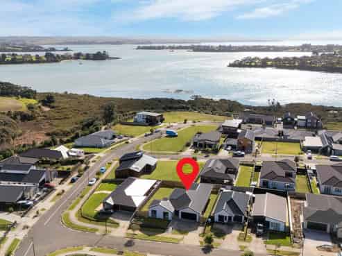 16 Okohaka Avenue, Glenbrook