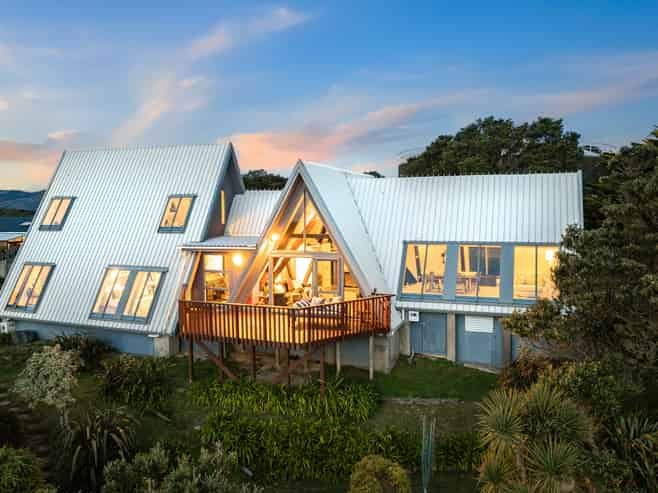 112 Gloaming Hill, Titahi Bay
