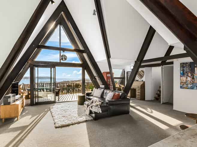 112 Gloaming Hill, Titahi Bay