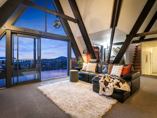 112 Gloaming Hill, Titahi Bay