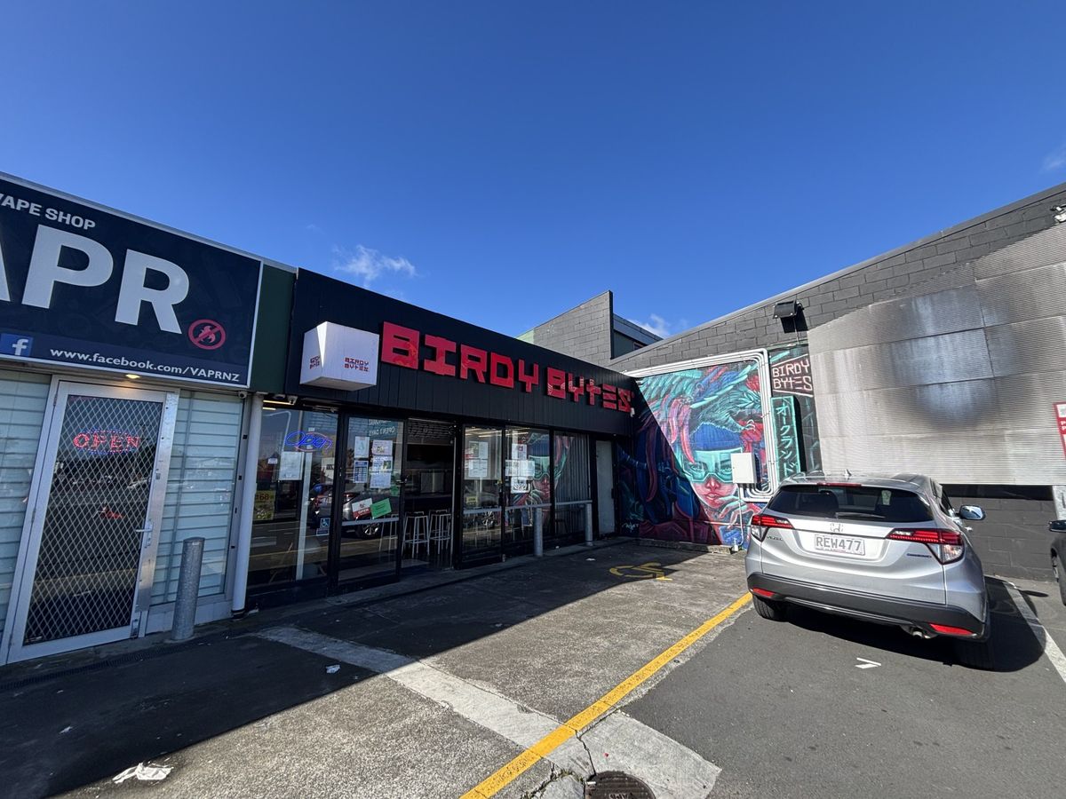 Fully Equipped Hospitality Opportunity on Ti Rakau - Més