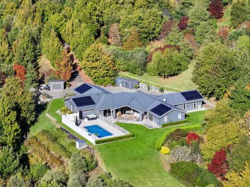 12 Spur Road, Havelock North