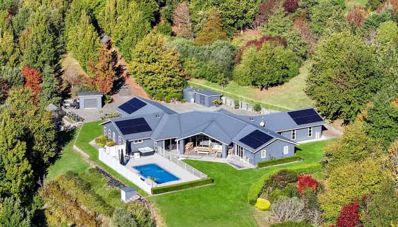 12 Spur Road, Havelock North