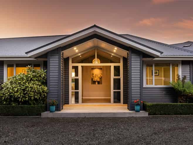 12 Spur Road, Havelock North