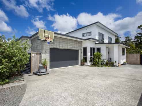 7 Mill Grove, Riverhead