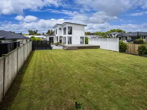 7 Mill Grove, Riverhead