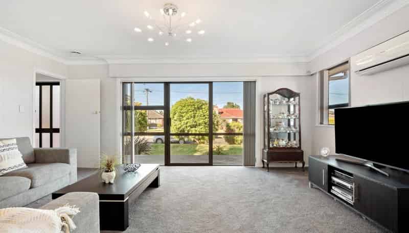 4 Buckingham Crescent, Manukau