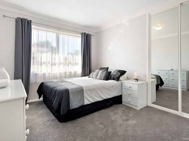 4 Buckingham Crescent, Manukau