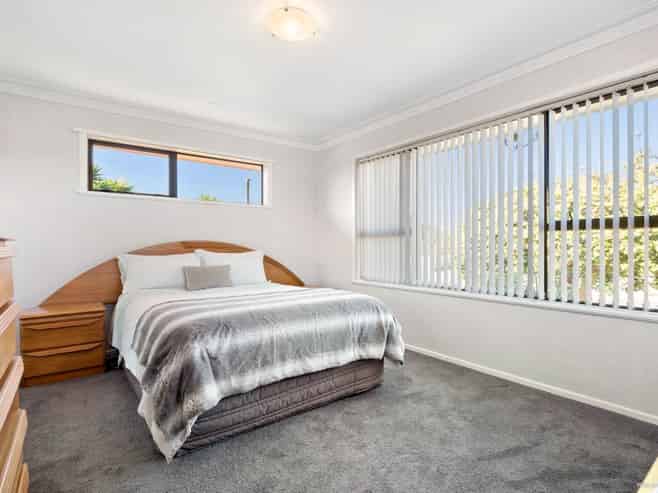 4 Buckingham Crescent, Manukau