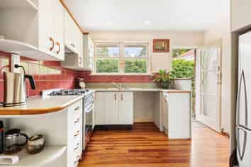 18 Triangle Road, Massey