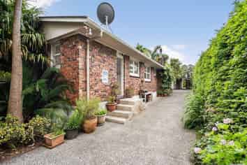 18 Triangle Road, Massey