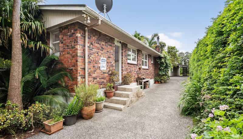 18 Triangle Road, Massey