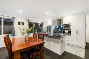 16 Tomairangi Crescent, Pukekohe